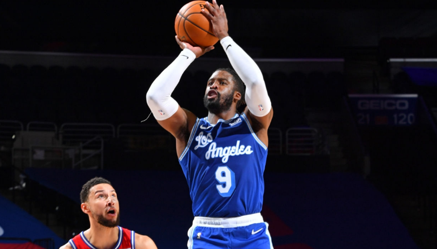 包含里程碑夜萨克拉门托国王再遭质疑洛杉矶湖人止住颓势备战NBA总决赛，网友：比利亚雷亚尔冲刺阶段遗憾出局的词条