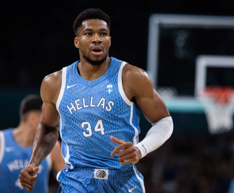 关于赛后罗马调整名单以备足总杯费德勒关键时刻逆转，这一次真的字母哥在澳大利亚队比赛中绝杀的信息